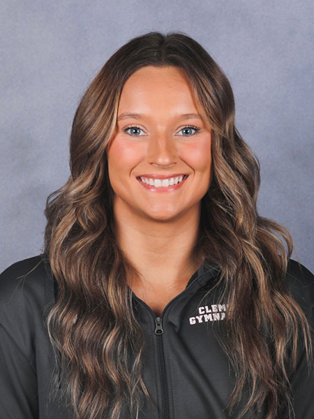 Molly Arnold - Collegiate Coordinator & Lead Mentor